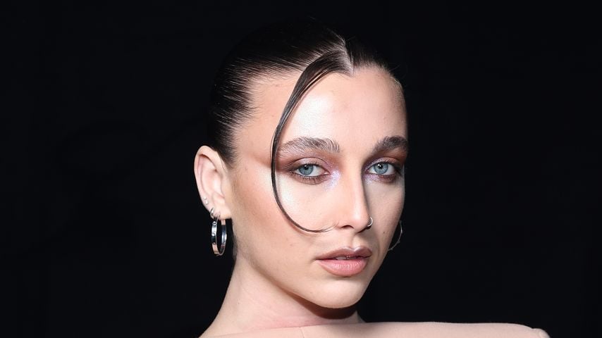 Emma Chamberlain bei der Paris Fashion Week 2024