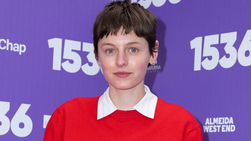 Emma Corrin blickt auf persönliche Coming-out-Reise zurück