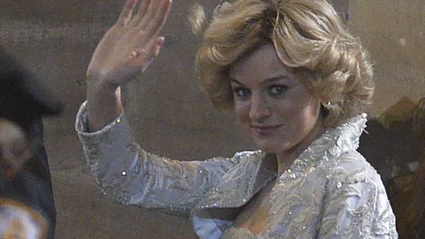 Emma Corrin bei den Dreharbeiten zu "The Crown"
