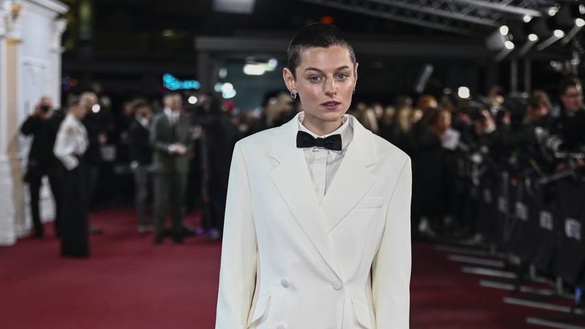 Emma Corrin, Abschlussfeier von "The Crown", Dezember 2023