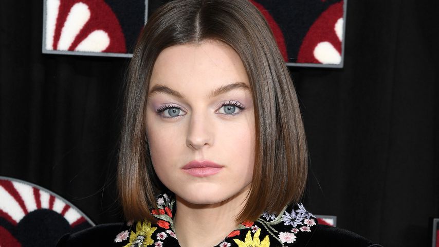 Emma Corrin im März 2020 in Paris