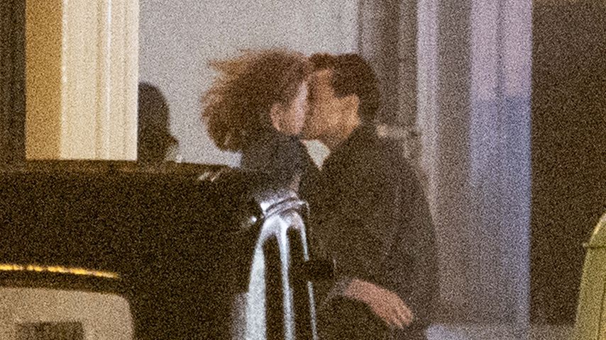 Harry Styles knutschend am Set mit Emma Corrin erwischt
