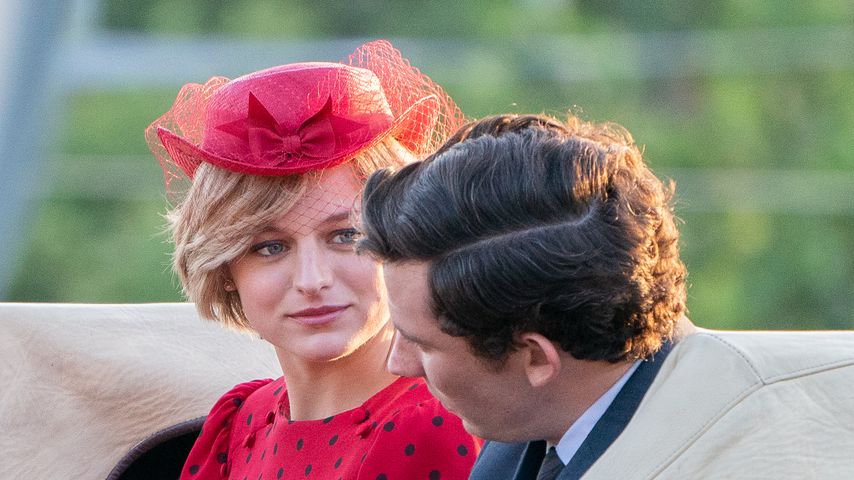 Emma Corrin und Josh O'Connor als Prinzessin Diana und Prinz Charles in "The Crown"