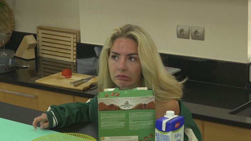 Emma Fernlund in "Match My Ex"