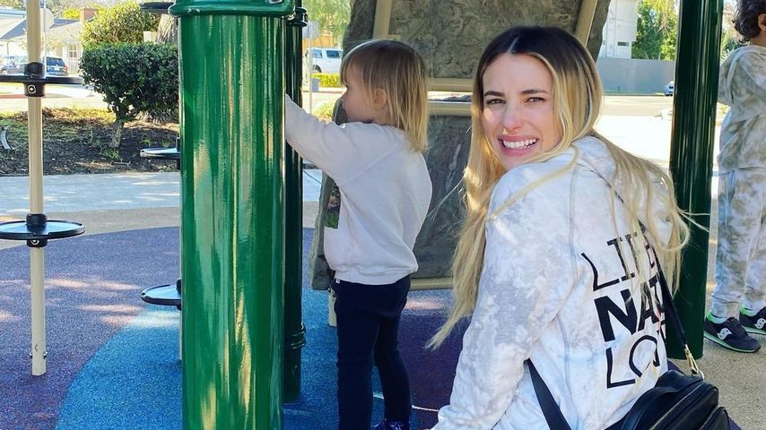 Emma Roberts mit ihrem Sohn Rhodes auf dem Spielplatz