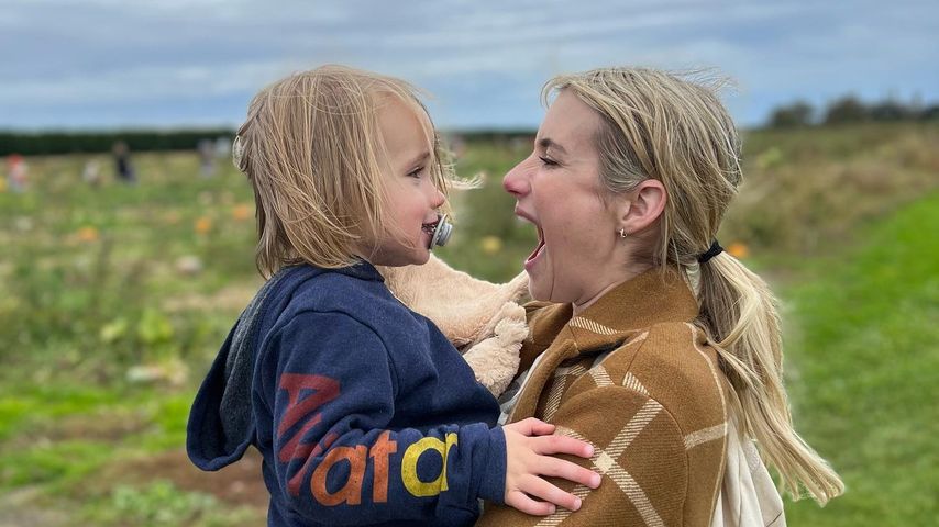 Emma Roberts mit Sohn Rhodes im November 2023