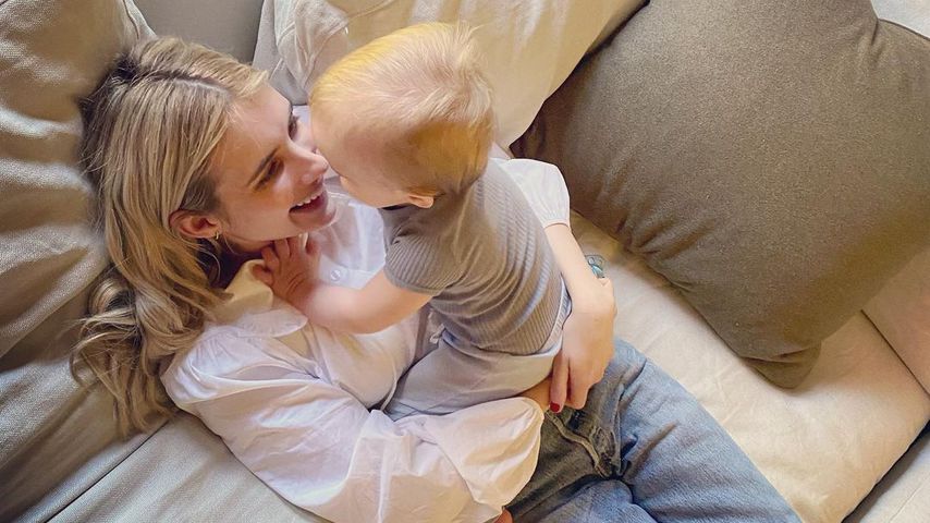 Emma Roberts und ihr Sohn Rhodes im Dezember 2021