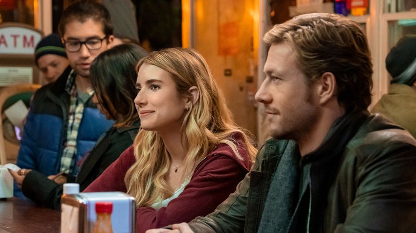 Emma Roberts und Luke Bracey in "Holidate"