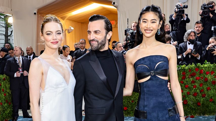Emma Stone, Nicolas Ghesquière und Jung Ho-yeon bei der Met Gala 2022
