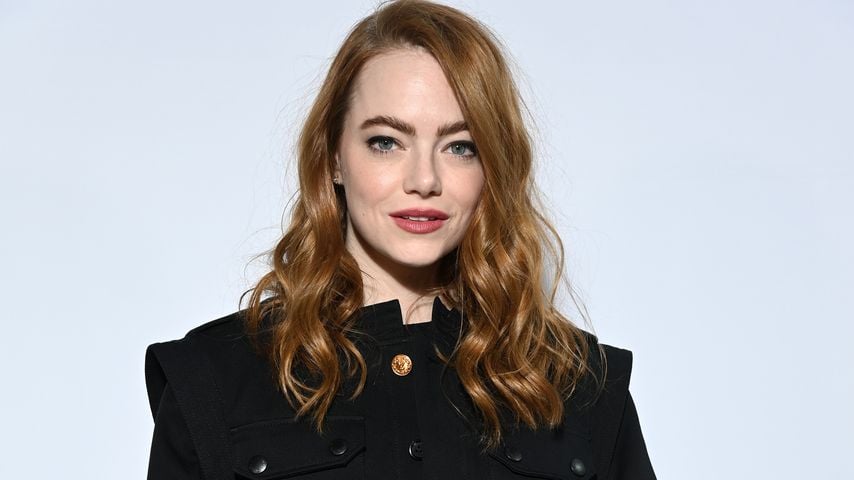 Emma Stone auf der Pariser Fashion Week im März 2022