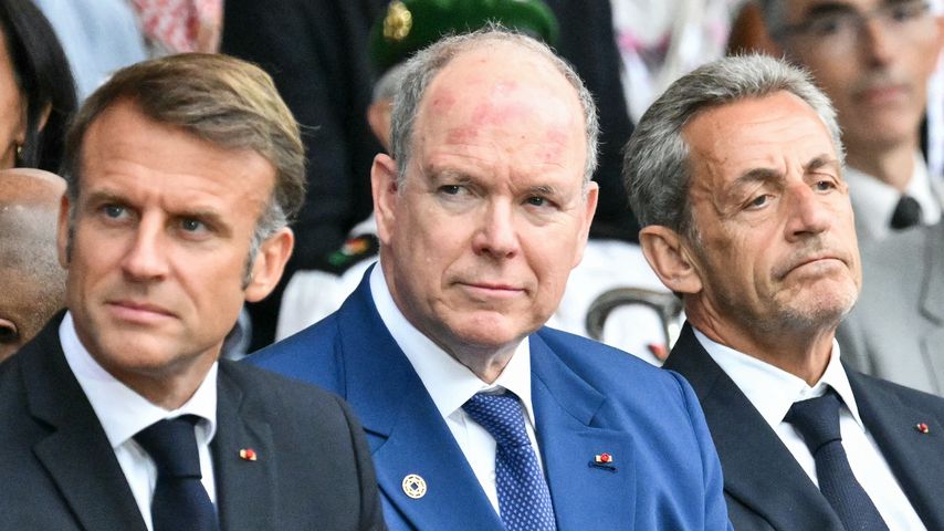 Allergie? Fürst Albert II. zeigt sich mit roten Flecken
