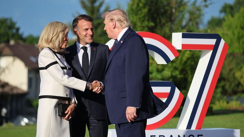 Emmanuel Macron und Brigitte Macron begrüßen Donald Trump beim G7-Gipfel in Évian 2026