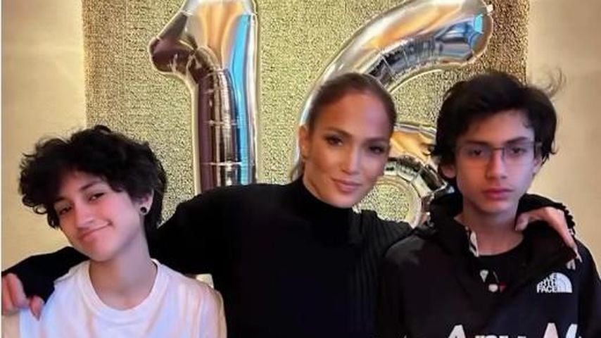 Emme Maribel Muñiz, Jennifer Lopez und Maximilian David Muñiz im Jahr 2024