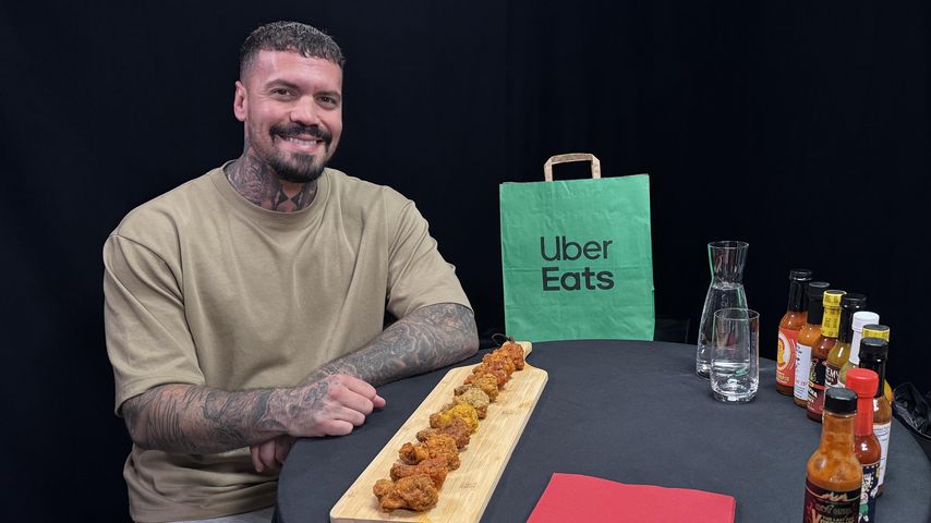 EmmVee, Host von "Hot Ones Germany"