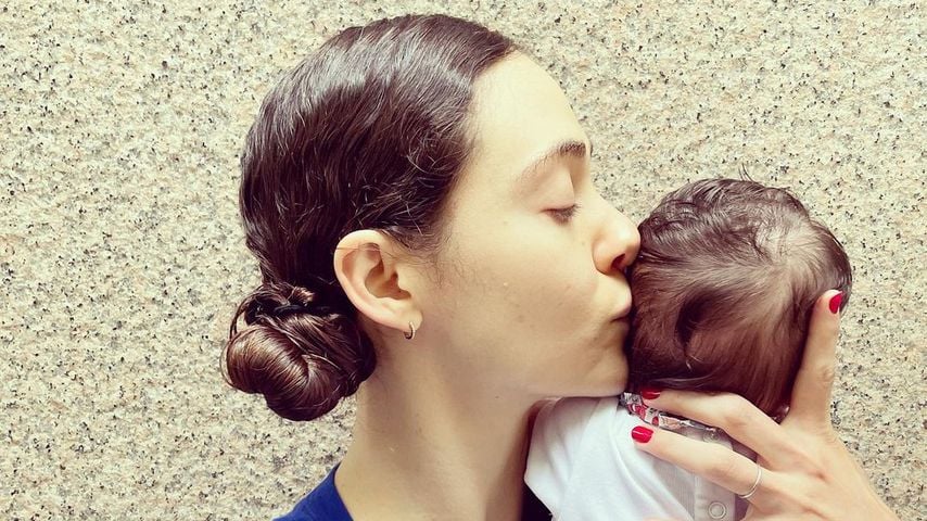 Zwei Monate nach Geburt: Emmy Rossum zeigt erstmals ihr Baby