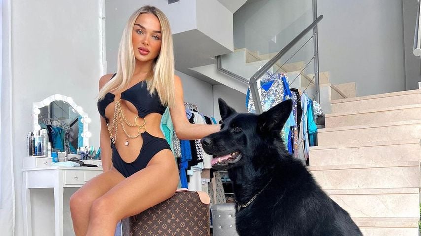 Emmy Russ mit ihrem Hund