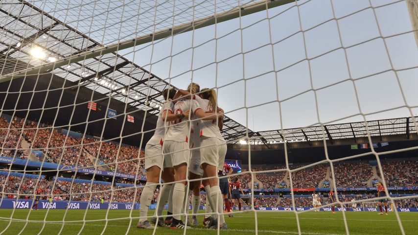 Spielerinnen der englischen Nationalmannschaft bejubeln ein Tor bei der Frauen-WM 2019