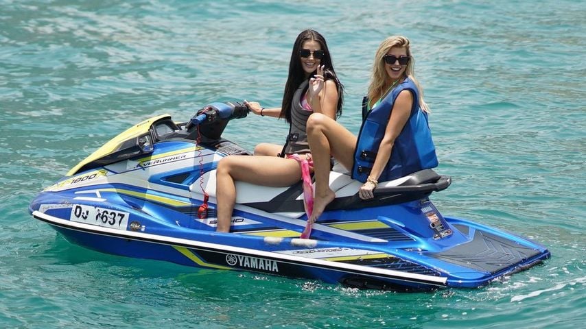 Enisa Bukvic und Sarah Harrison