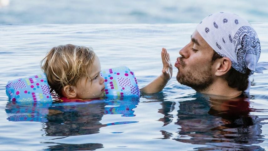 Enrique Iglesias mit einem seiner Kinder im Januar 2020