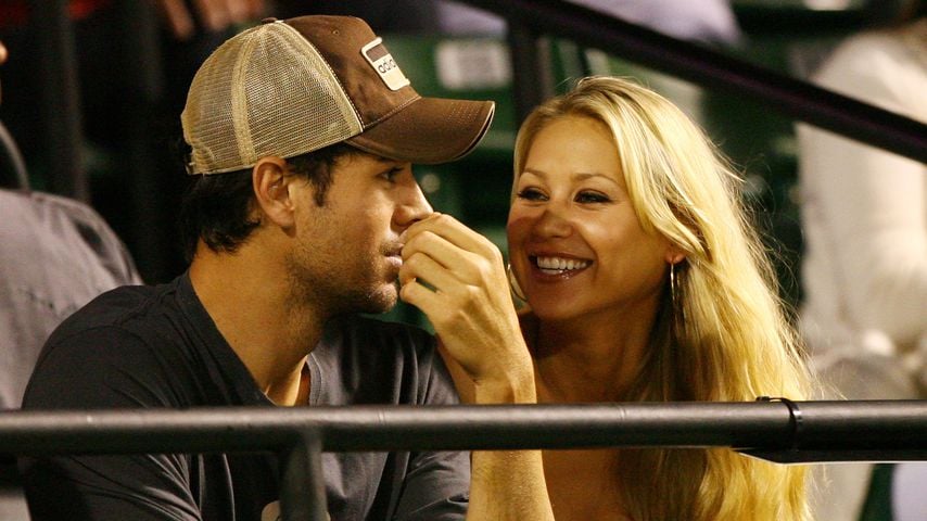Enrique Iglesias' Partnerin Anna strahlt nach der Geburt