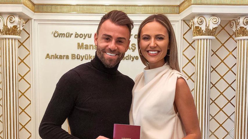 Erdem und Lina Özgenç im Standesamt, April 2020