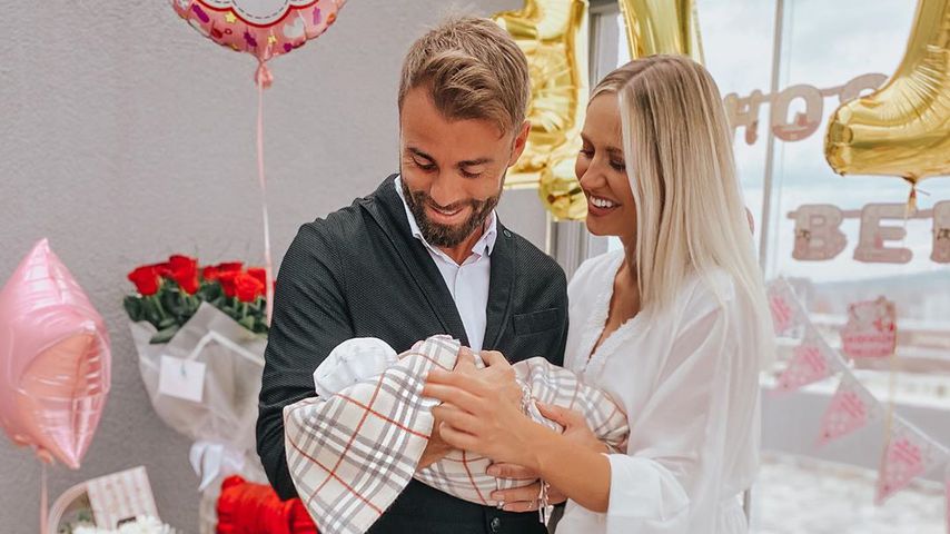 Erdem und Lina Özgenç mit ihrer Tochter Elin