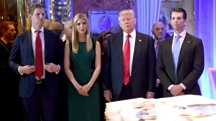 Eric, Ivanka, Donald und Donald Trump Jr. bei einer Pressekonferenz in NYC im Januar 2017
