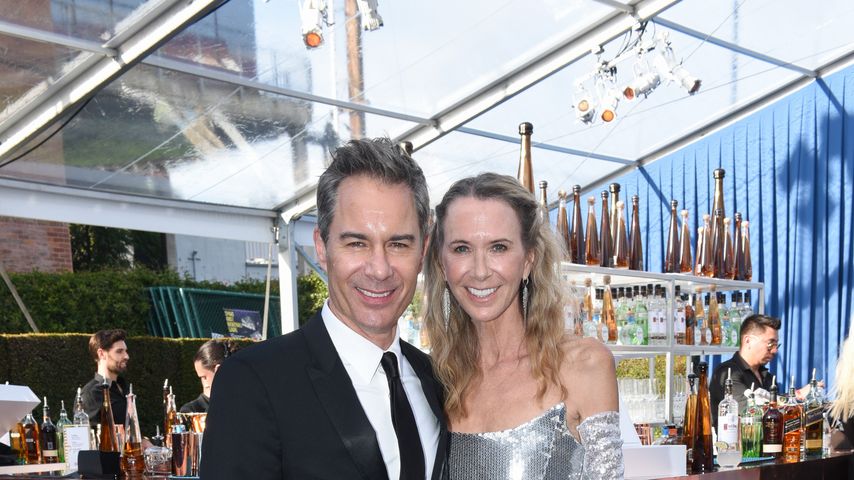 Scheidung ade? Eric McCormack posiert Arm in Arm mit Ehefrau