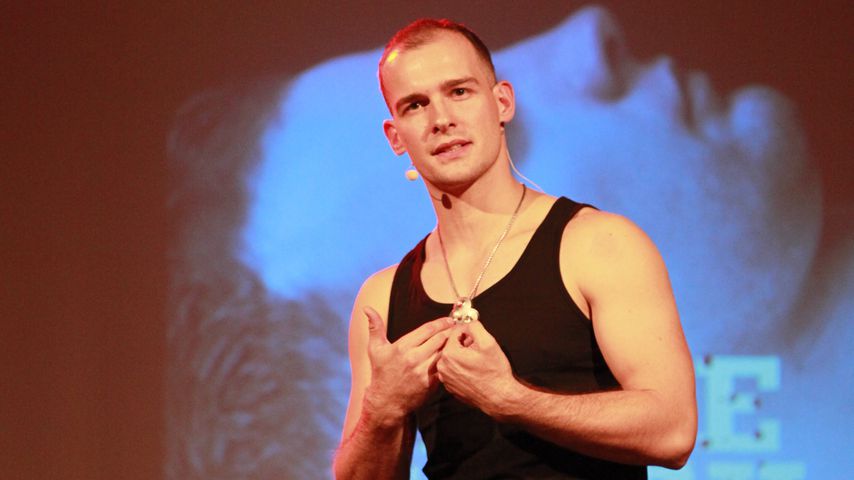 Eric Stehfest bei einer Lesung seines Buches "9 Tage wach"