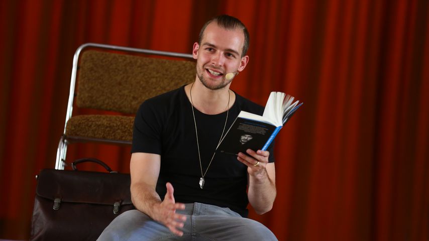 Eric Stehfest bei einer Lesung aus seinem Buch "9 Tage wach"