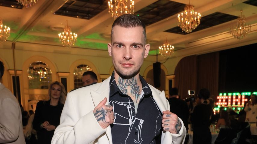 Schauspieler Eric Stehfest bei Julian F.M. Stoeckels Dschungelparty