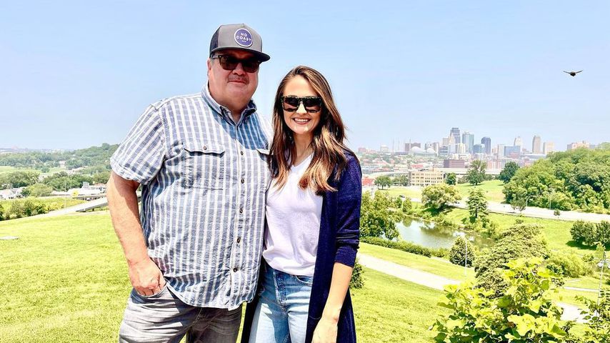 Eric Stonestreet und Lindsay Schweitzer im Juli 2021