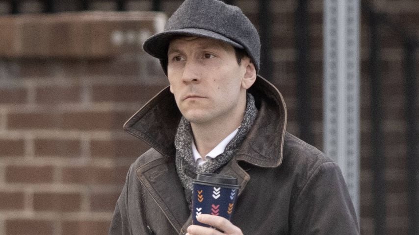 Erik Per Sullivan holt sich einen Kaffee in Boston