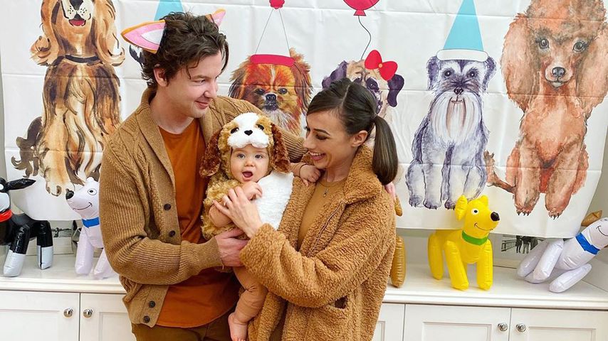 Erik Stocklin und Colleen Ballinger mit ihrem Sohn Flynn, 2019