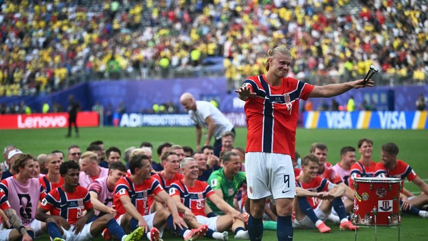 Erling Braut Haaland führt das feierliche "Rudern" mit seinem Team an