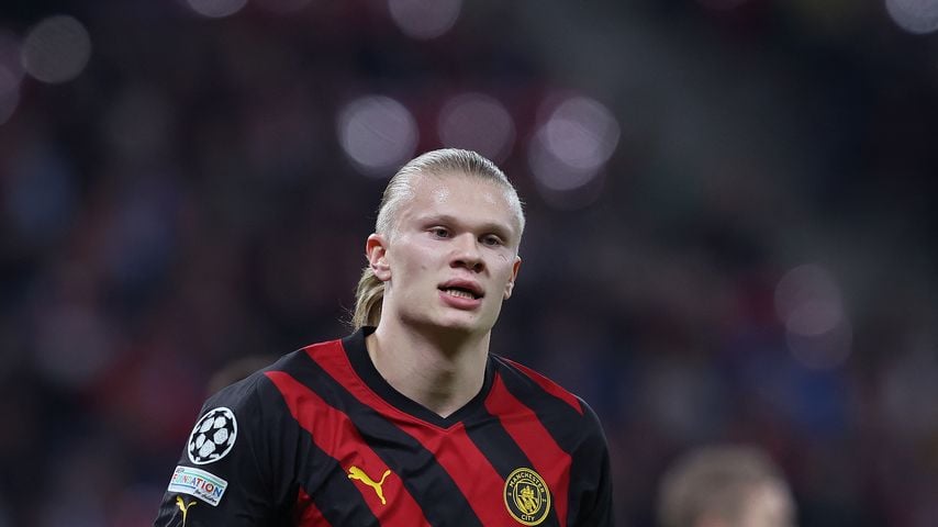 Flitzer verfolgt Kicker Erling Haaland bis in Spielertunnel