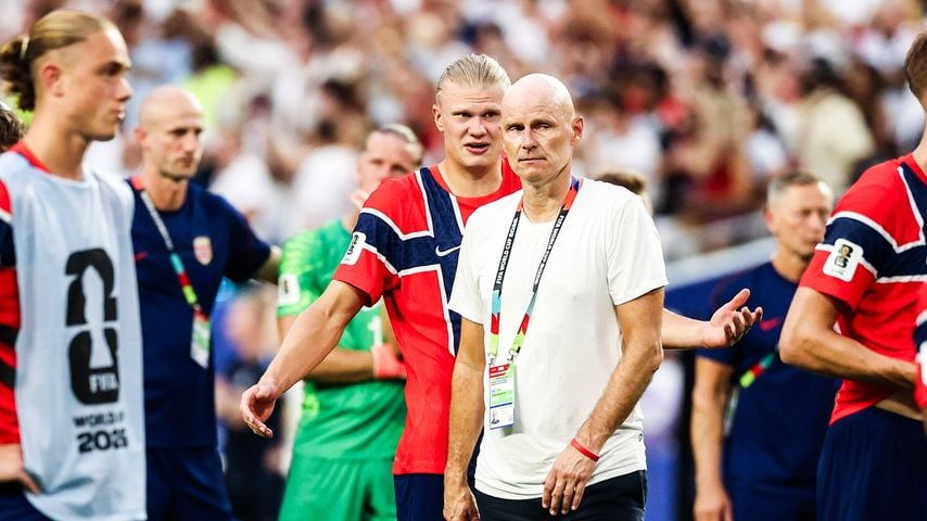 Erling Haaland und Trainer Stale Solbakken nach dem WM-Viertelfinale Norwegen gegen England in Miami, 11. Juli 2026