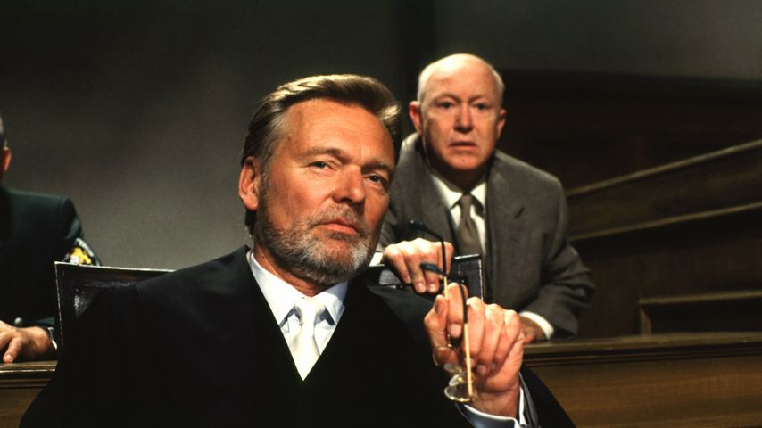 Ernst Jacobi (r.)
