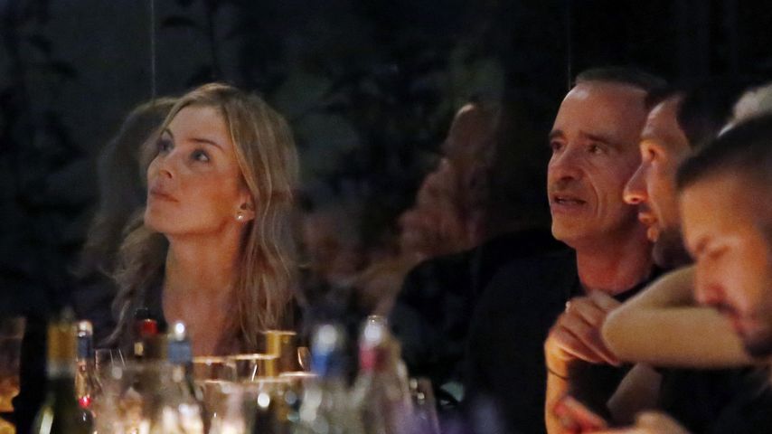 Eros Ramazzotti mit Unbekannten in Mailand
