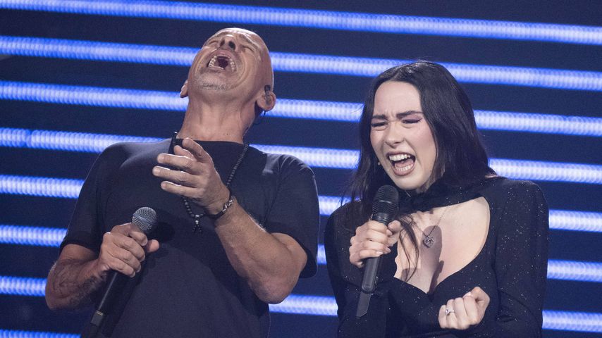 Schwangere Aurora Ramazzotti performt mit ihren Eltern!