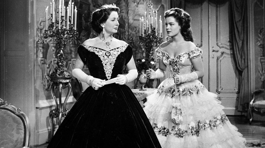 Erzherzogin Sophie (Vilma Degischer) und Sissi (Romy Schneider) in "Sissi"