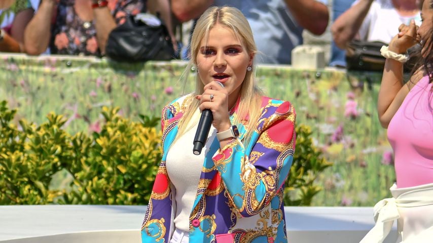 Estefania Wollny während ihres Auftritts im Fernsehgarten