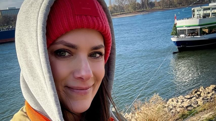 Eingepackt: Esther Sedlaczek teilt erstes Foto ihres Babys