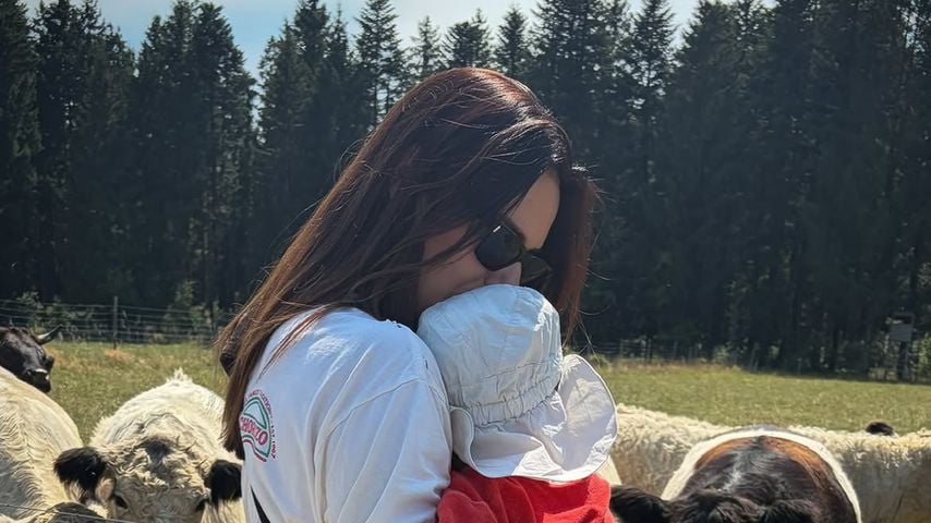 Esther Sedlaczek mit ihrem Kind