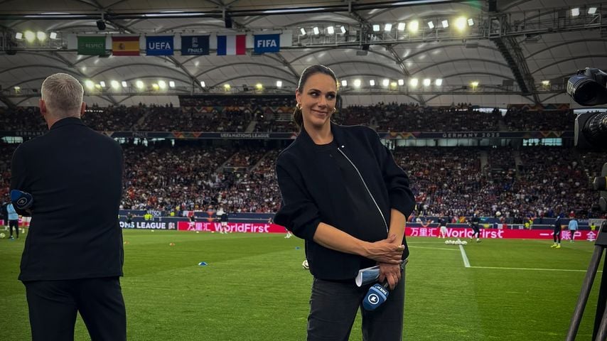 Nach Babypause: Moderatorin Esther Sedlaczek kehrt zurück
