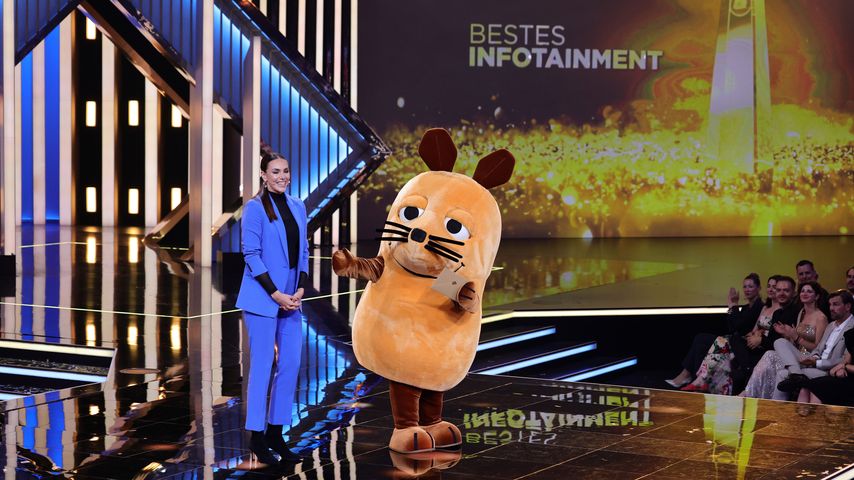 Esther Sedlaczek und die Maus beim Deutschen Fernsehpreis 2024