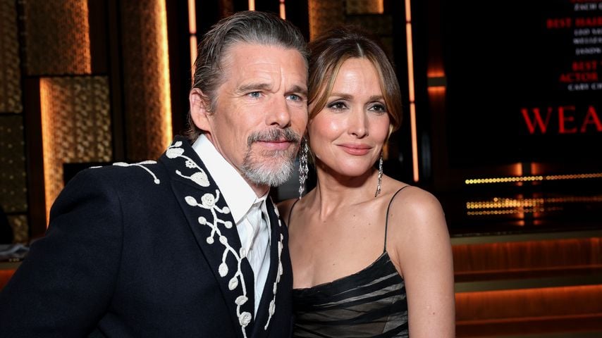 Rose Byrne errötet: Ethan Hawke lüftet pikantes Geheimnis