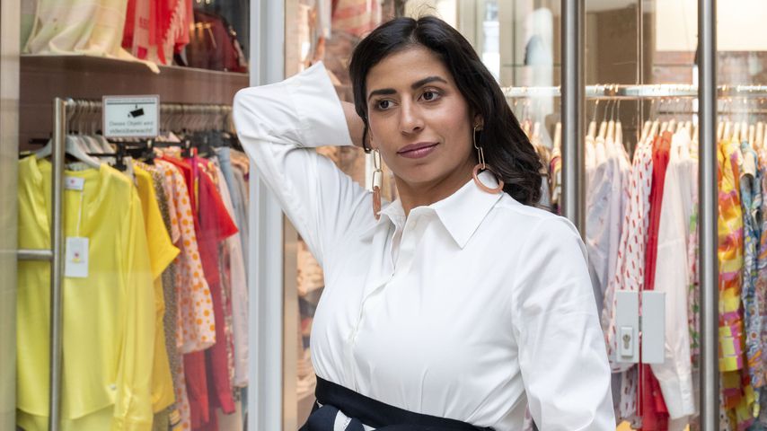 Eva Benetatou vor Claudia Oberts Boutique Luxus Clever