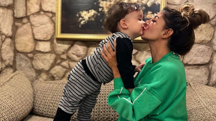 Eva Benetatou mit ihrem Sohn George