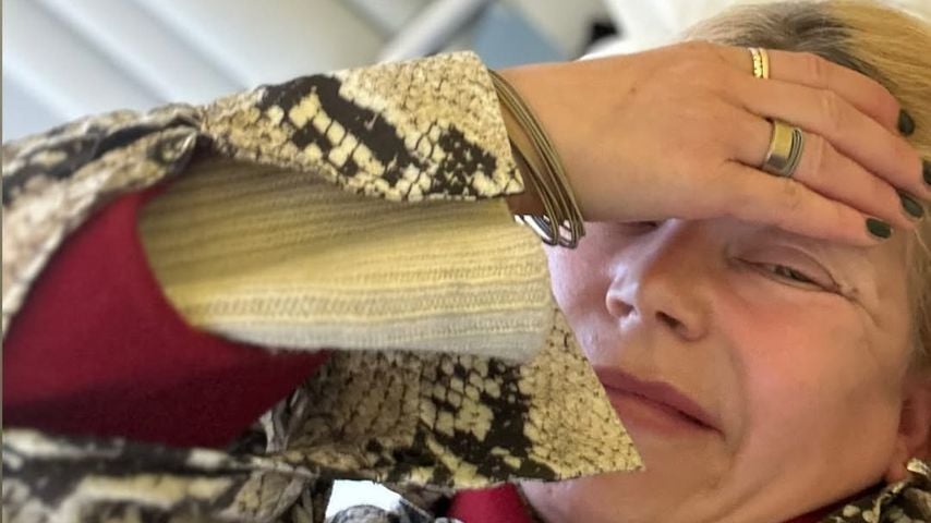 Eva Imhof zeigt ein Bild aus 2023 in der Psychiatrie